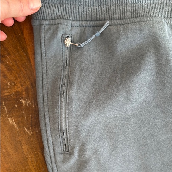 Old Navy Dynamic Fleece Joggers in Charcoal - Picture 3 of 6